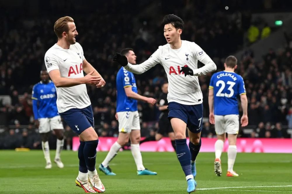  埃弗顿门将皮克福德开挂，多次神扑保住球队宝贵一分