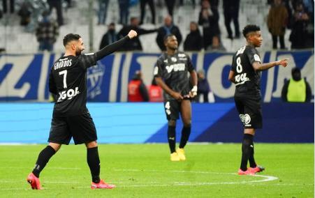  布雷斯特补时绝平朗斯，法甲保级关键战现平局